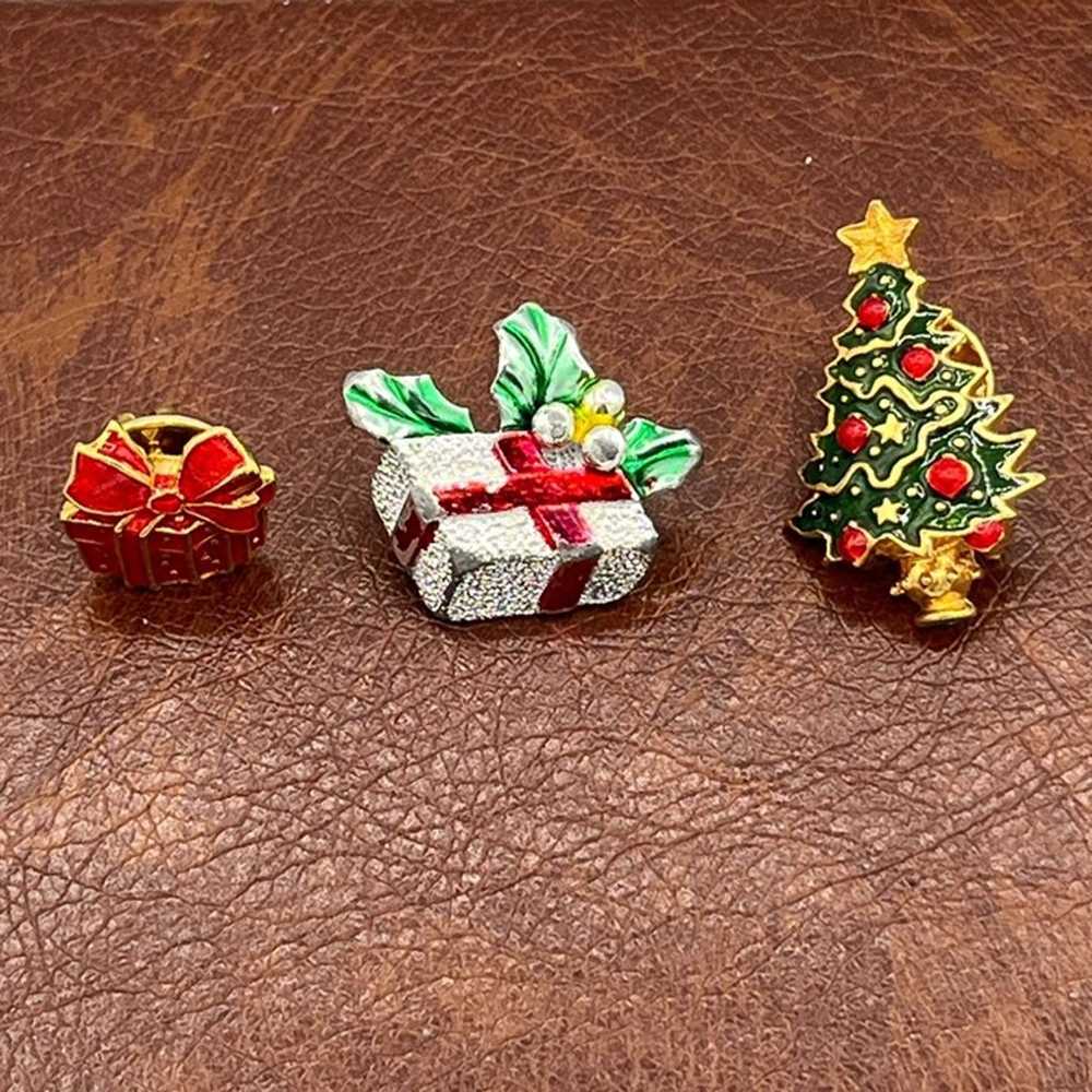 Lot of 4 Christmas Pins Hallmark Reindeer Xmas Tr… - image 11