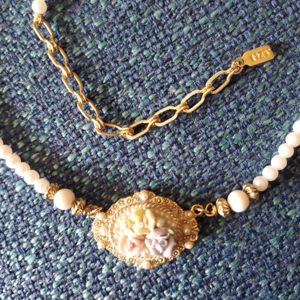 Vintage 1928 Porcelain Roses Faux Pearl Necklace - image 2