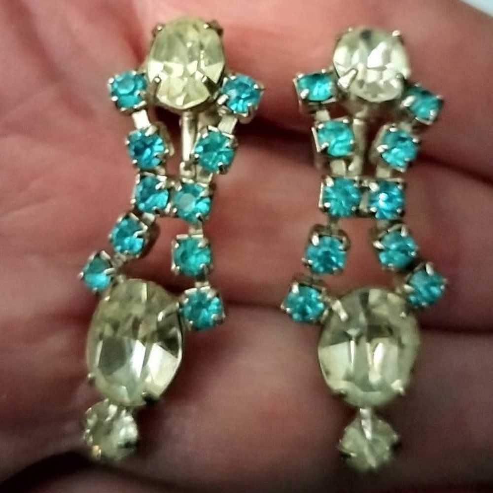 Vintage Sparkling Blue Rhinestone Screw Back Earr… - image 1