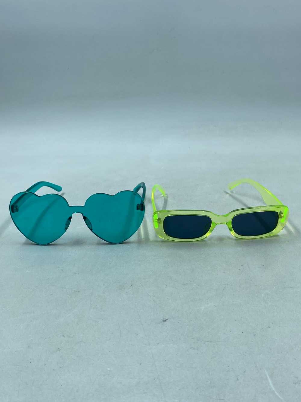 Lot of 2 Unbranded Green Sunglasses Women - Size … - image 2