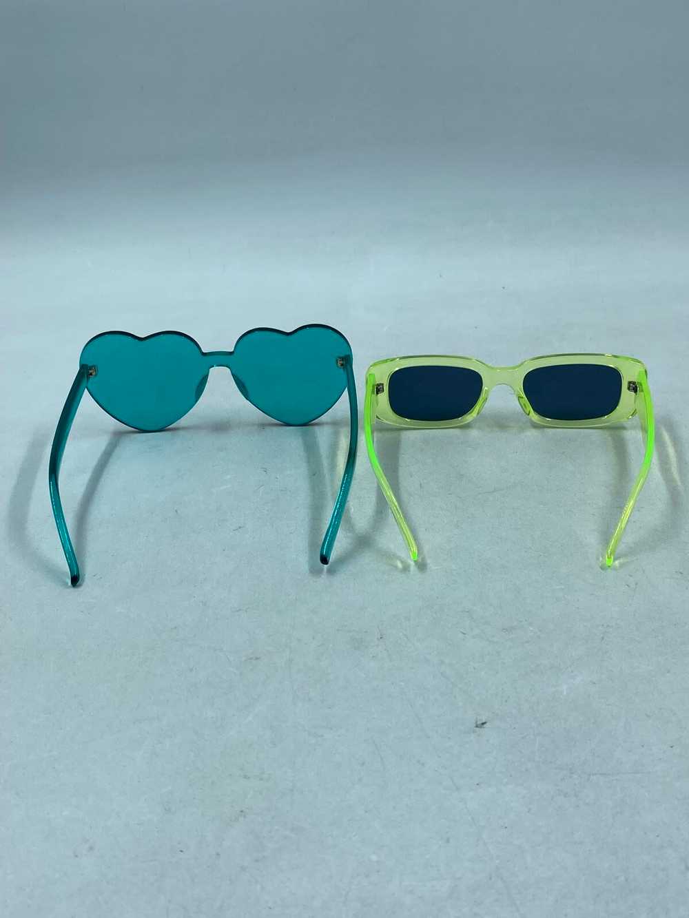 Lot of 2 Unbranded Green Sunglasses Women - Size … - image 3