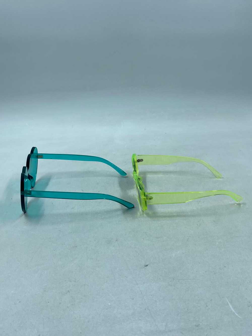 Lot of 2 Unbranded Green Sunglasses Women - Size … - image 4