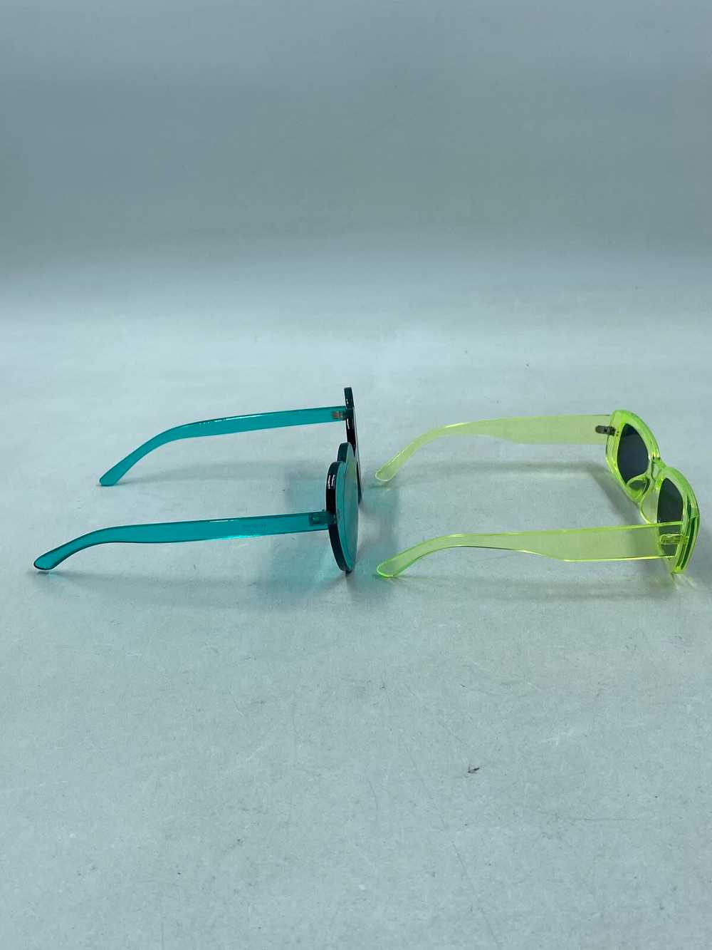 Lot of 2 Unbranded Green Sunglasses Women - Size … - image 5