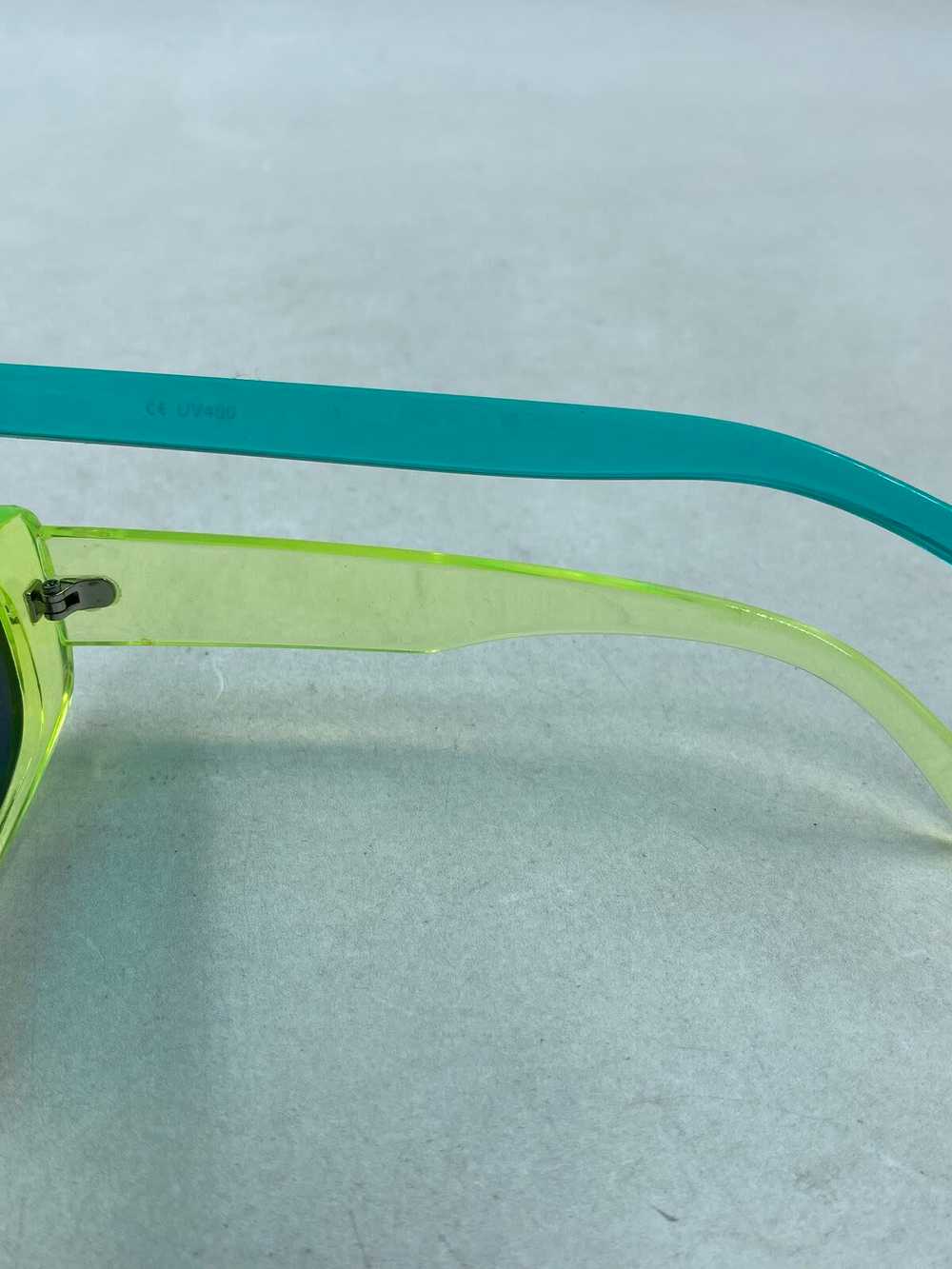 Lot of 2 Unbranded Green Sunglasses Women - Size … - image 6