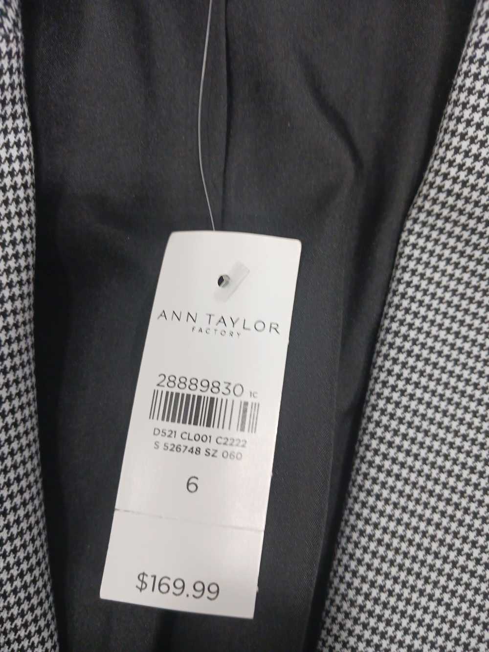 Ann Taylor Ladies Navy/White Blazer Jacket Size 6 - image 4