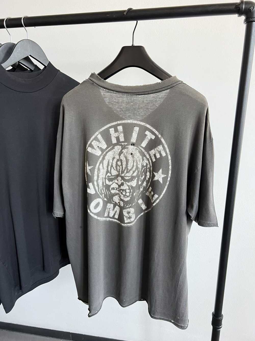 Band Tees × Vintage Vintage 1995 Thrashed White Z… - image 3