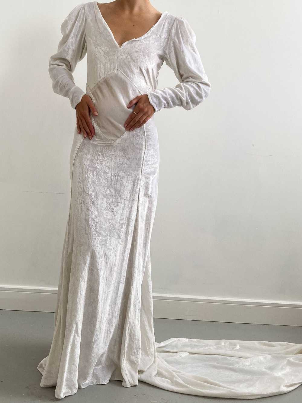 1940s Crushed Velvet Wedding Gown with Long Sleev… - image 1