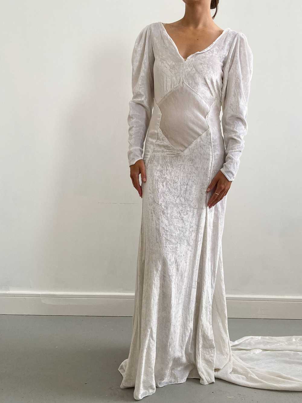 1940s Crushed Velvet Wedding Gown with Long Sleev… - image 2