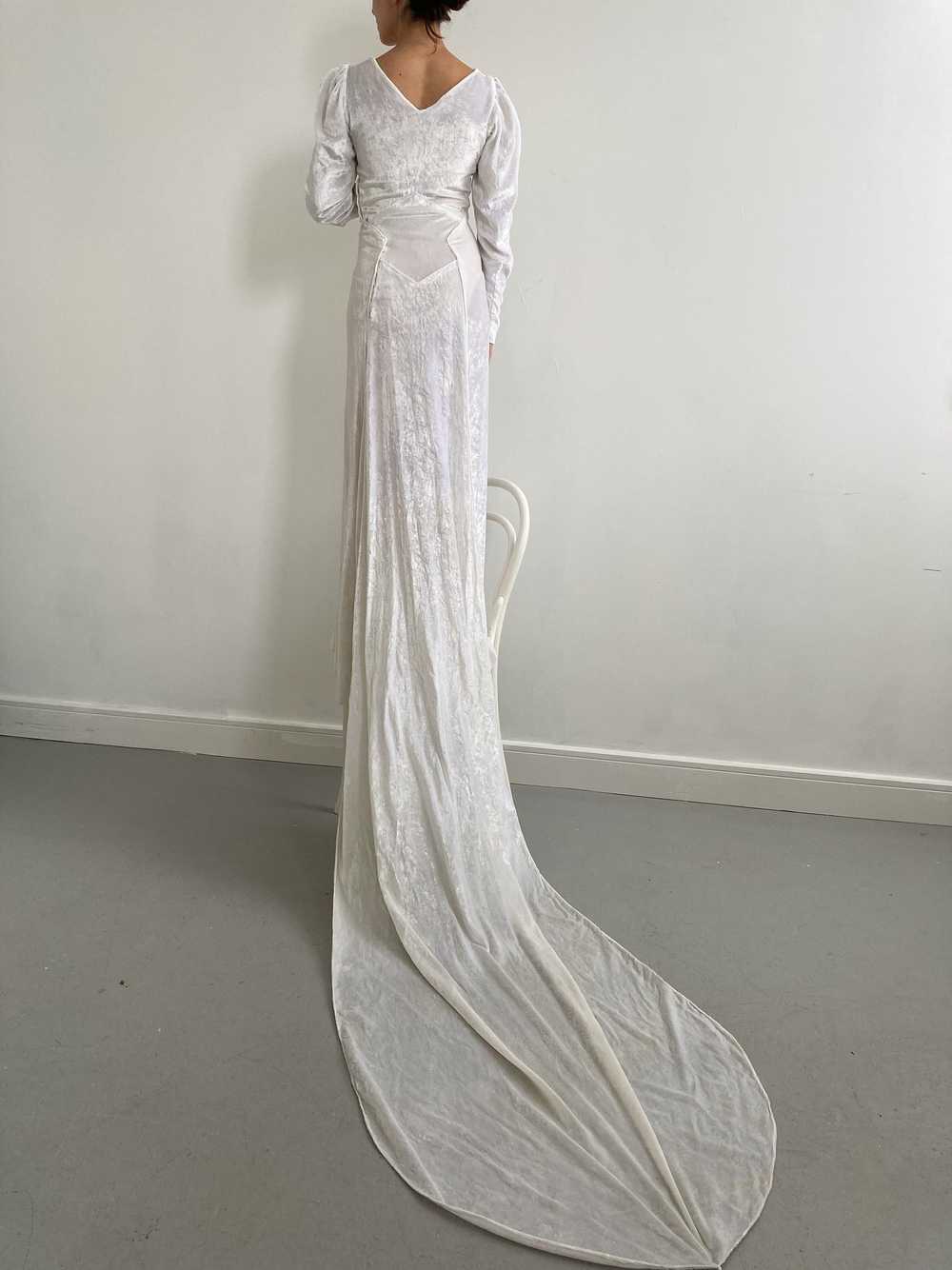 1940s Crushed Velvet Wedding Gown with Long Sleev… - image 3