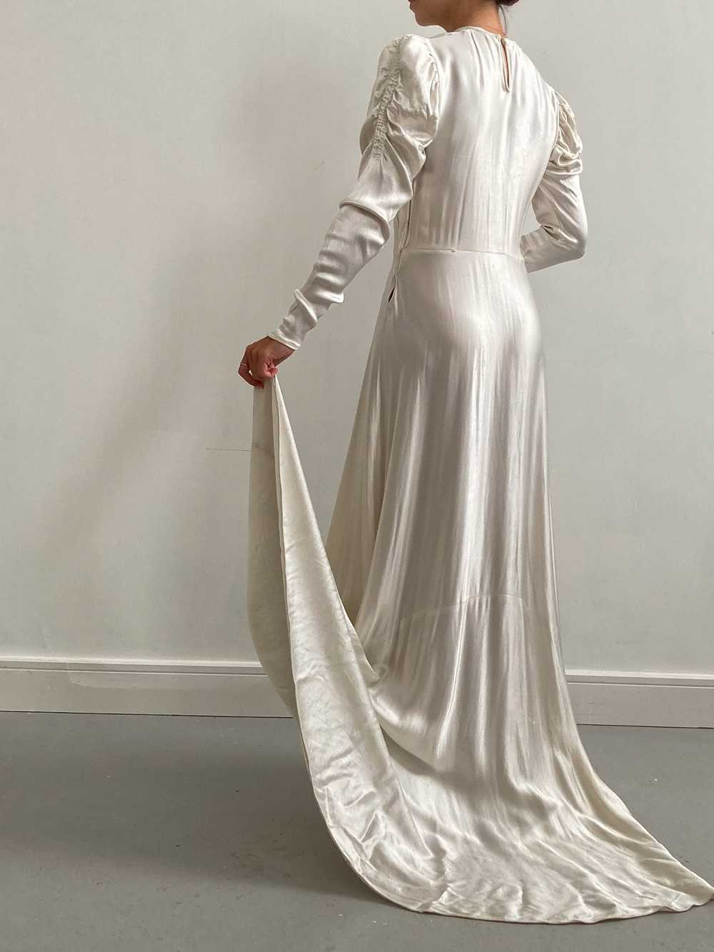 1940s Satin Ivory Wedding Gown with Ruched Sleeve… - image 10