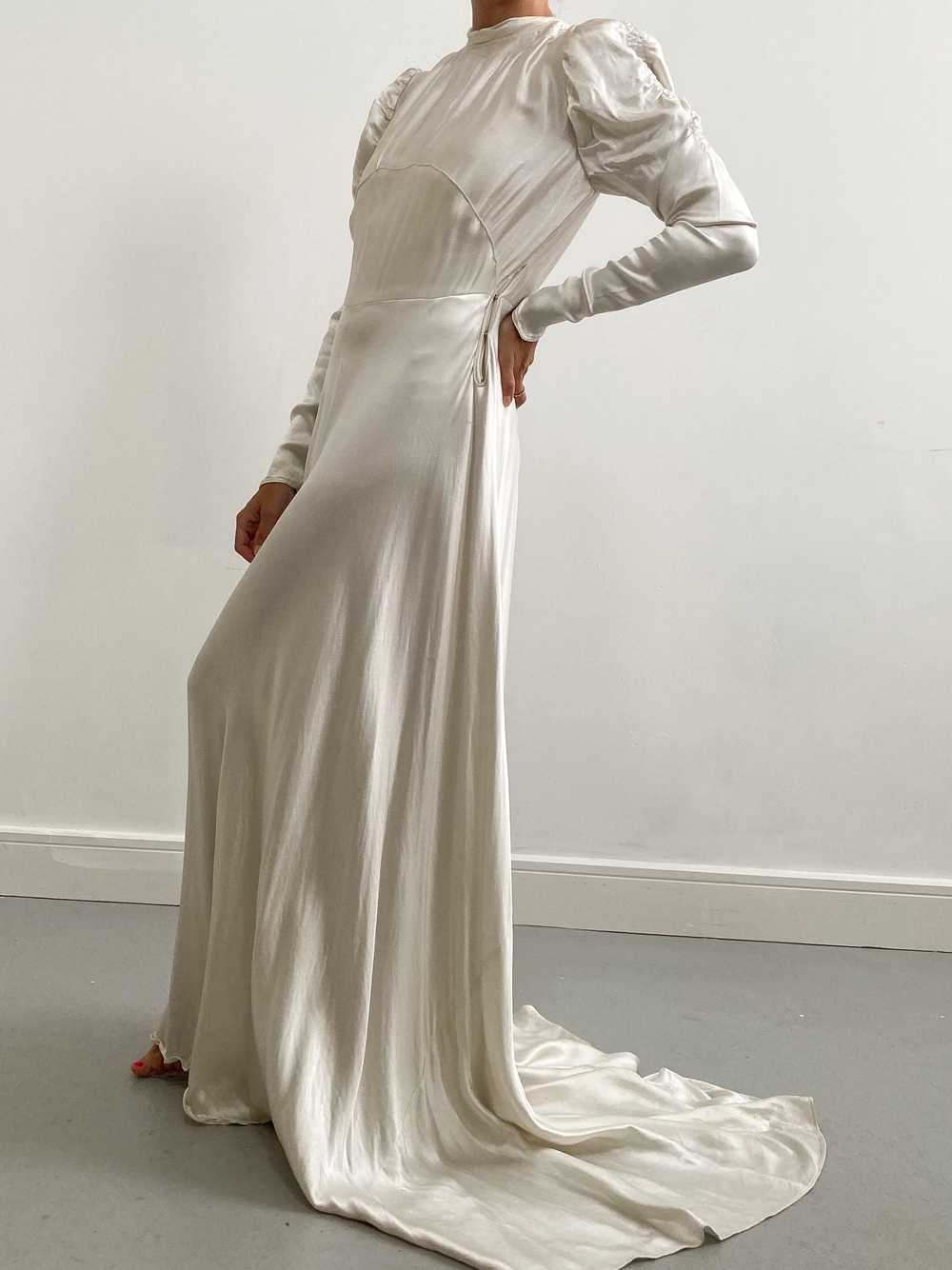 1940s Satin Ivory Wedding Gown with Ruched Sleeve… - image 11