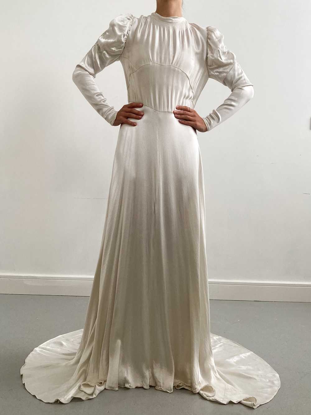 1940s Satin Ivory Wedding Gown with Ruched Sleeve… - image 3