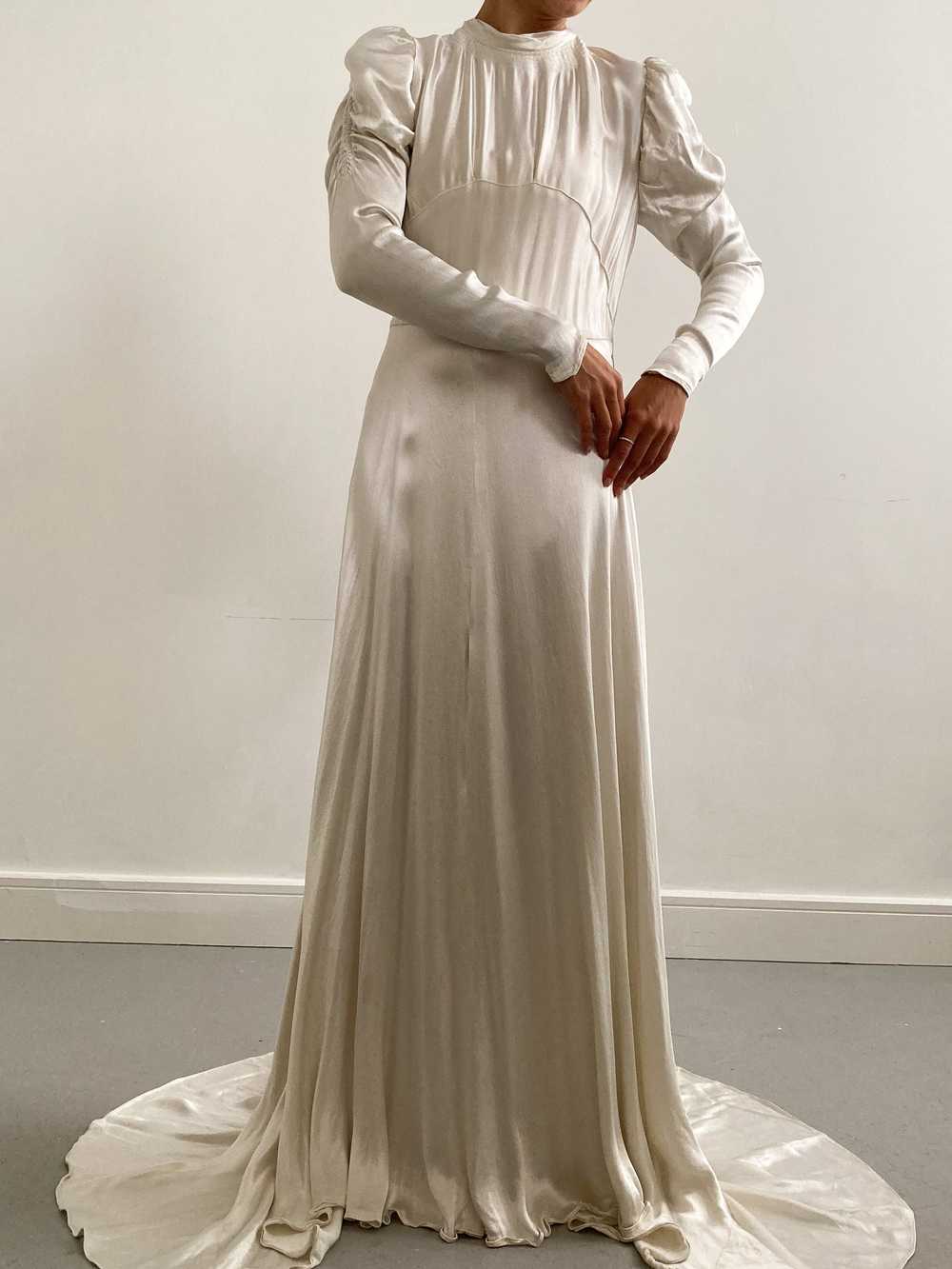 1940s Satin Ivory Wedding Gown with Ruched Sleeve… - image 4