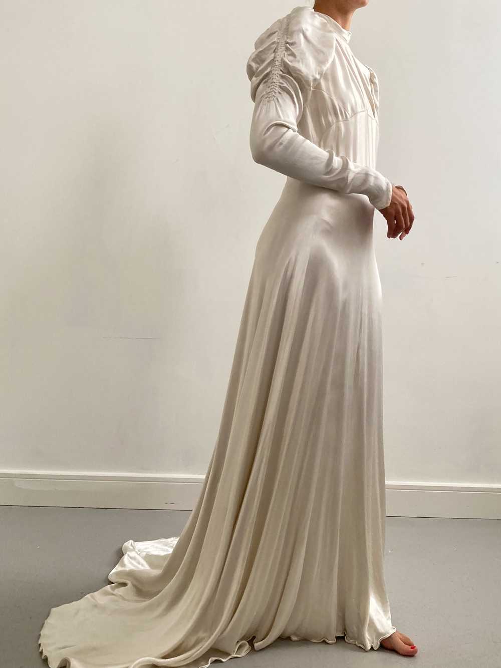 1940s Satin Ivory Wedding Gown with Ruched Sleeve… - image 5