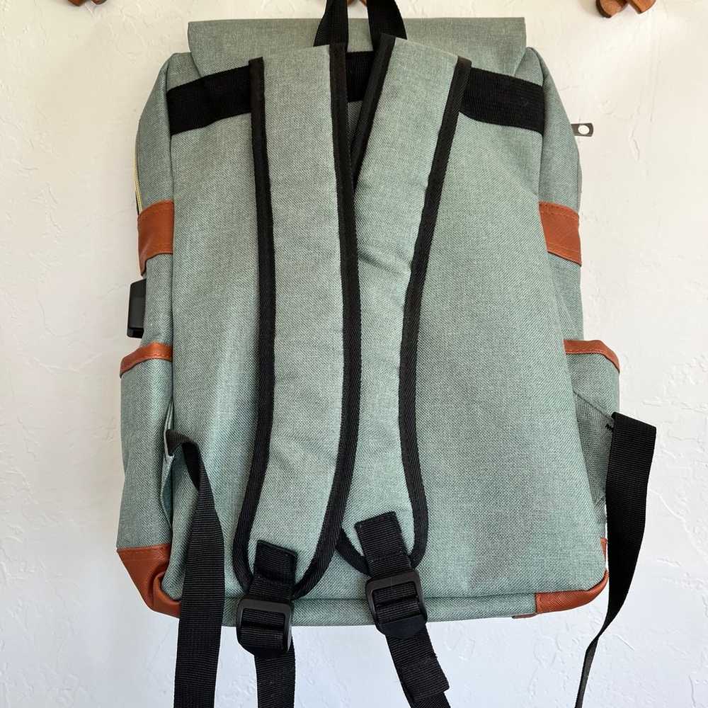 Laptop bookbag with USB charging port - image 4