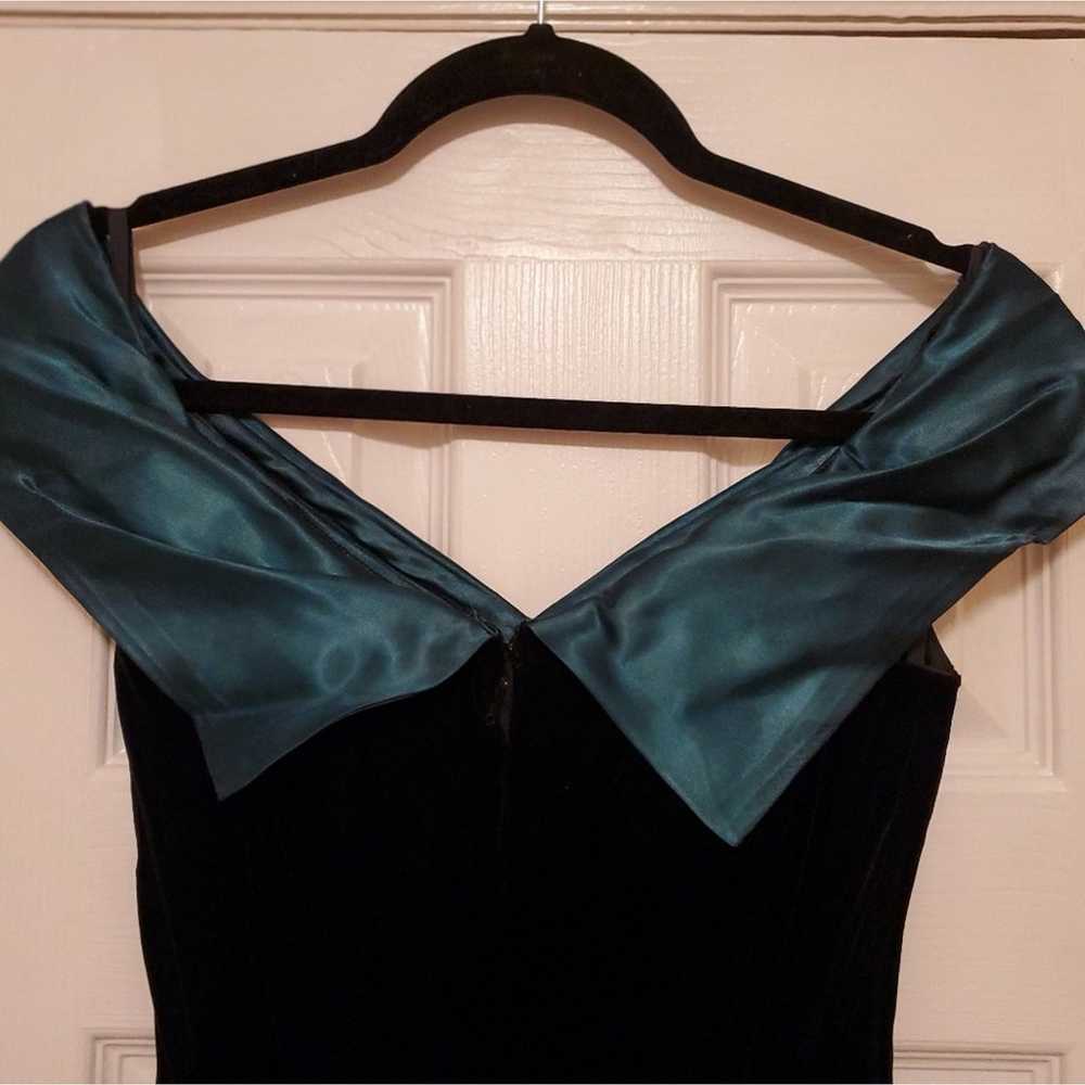 Size 8 Vintage LORALIE Black Velvet Green Satin O… - image 10