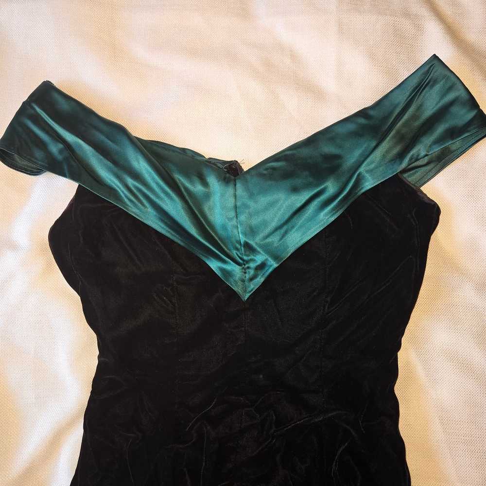 Size 8 Vintage LORALIE Black Velvet Green Satin O… - image 11