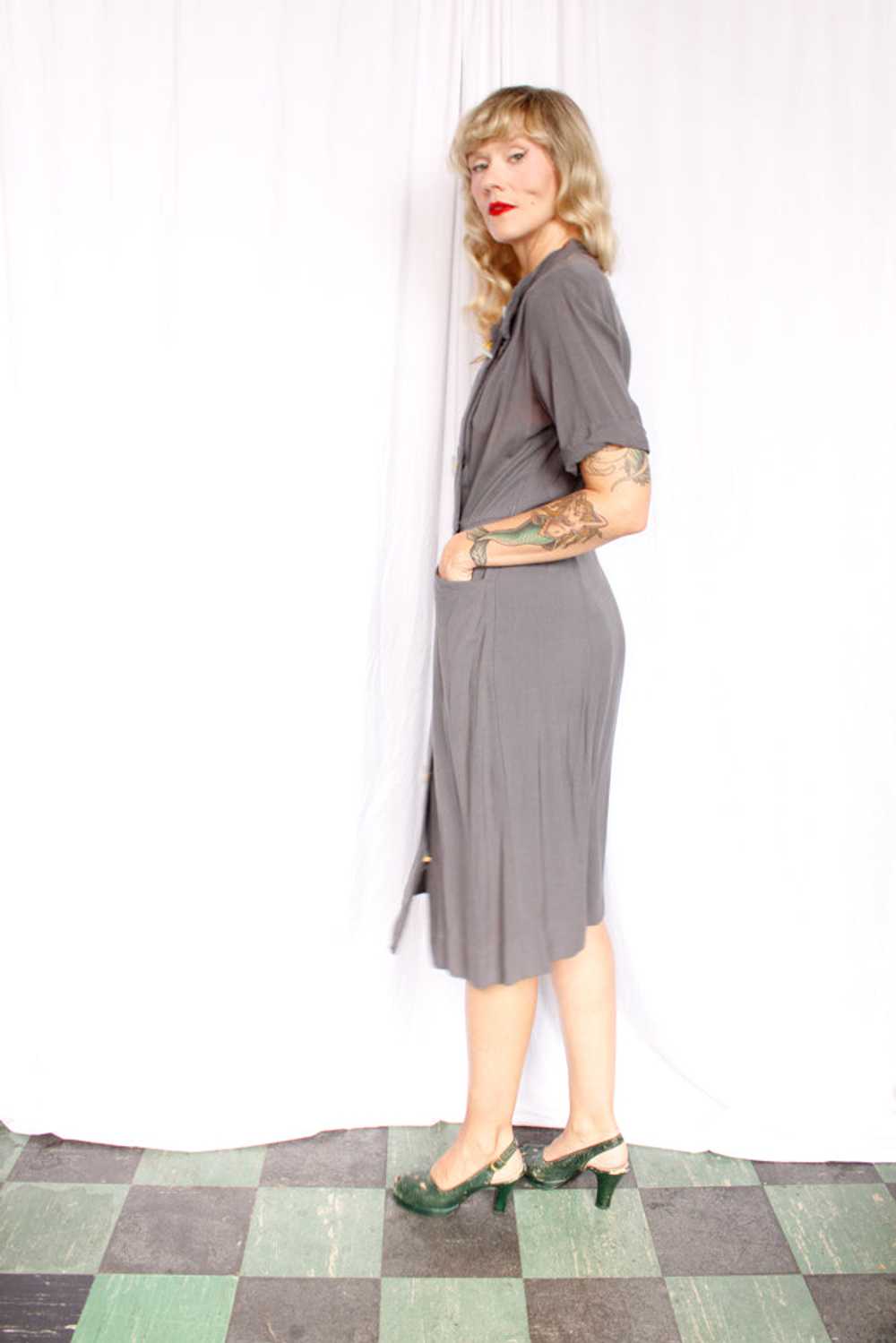 1940s Town & Travel Grey Button Dress - Medium - image 3