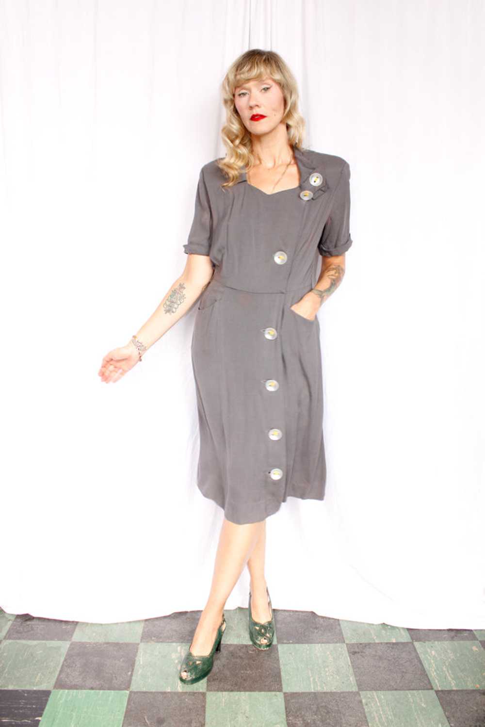 1940s Town & Travel Grey Button Dress - Medium - image 5