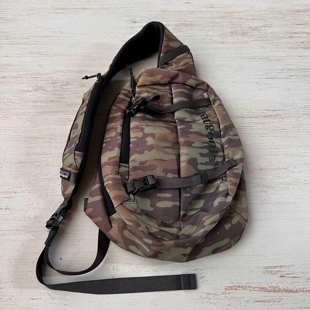 patagonia Patagonia Camo Atom Sling 8L Extremely … - image 3