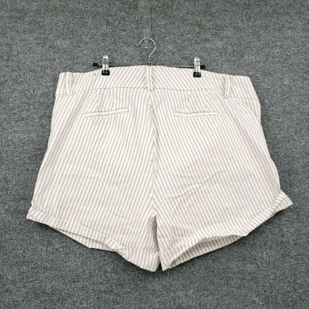 Torrid Torrid Shorts Womens 26 Plus Beige Hot Pan… - image 2