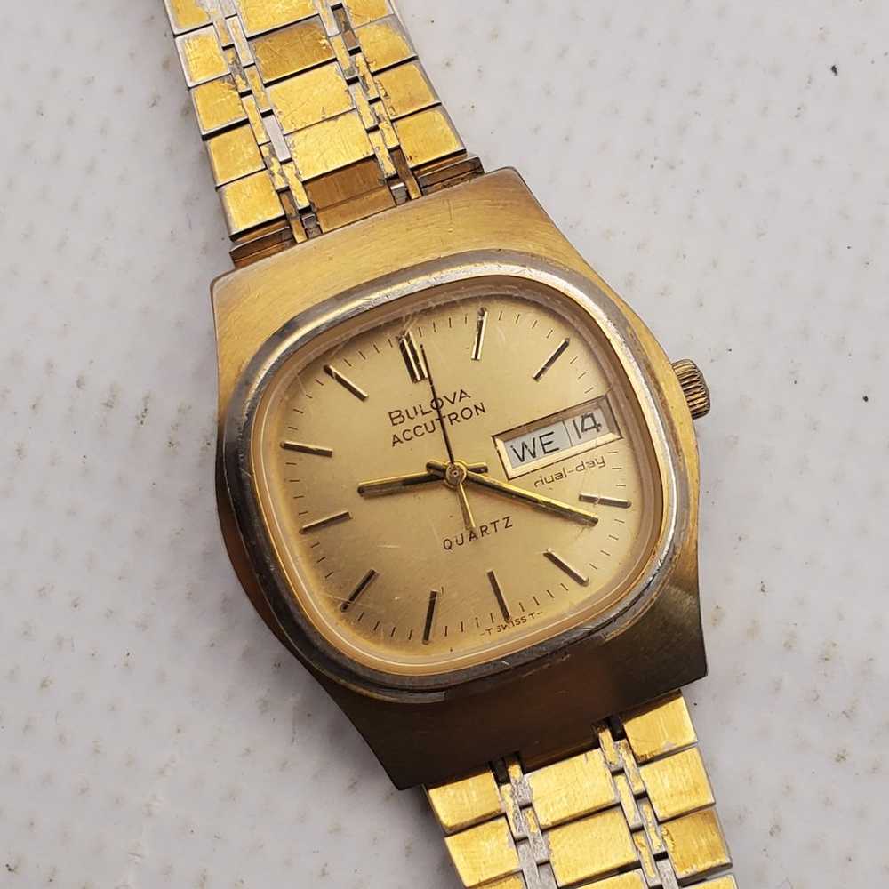 VINTAGE BULOVA ACCUTRON QUARTZ DUAL DAY MEN'S SWI… - image 1