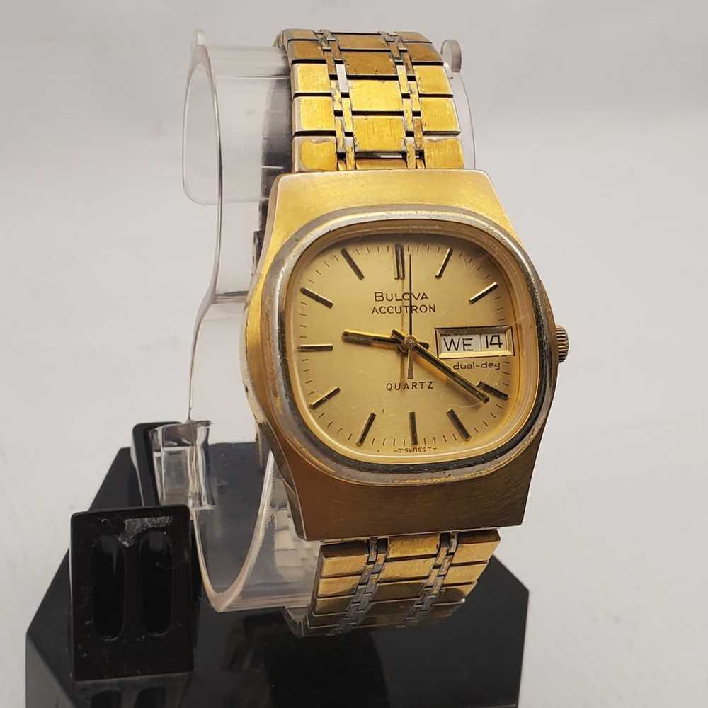 VINTAGE BULOVA ACCUTRON QUARTZ DUAL DAY MEN'S SWI… - image 4