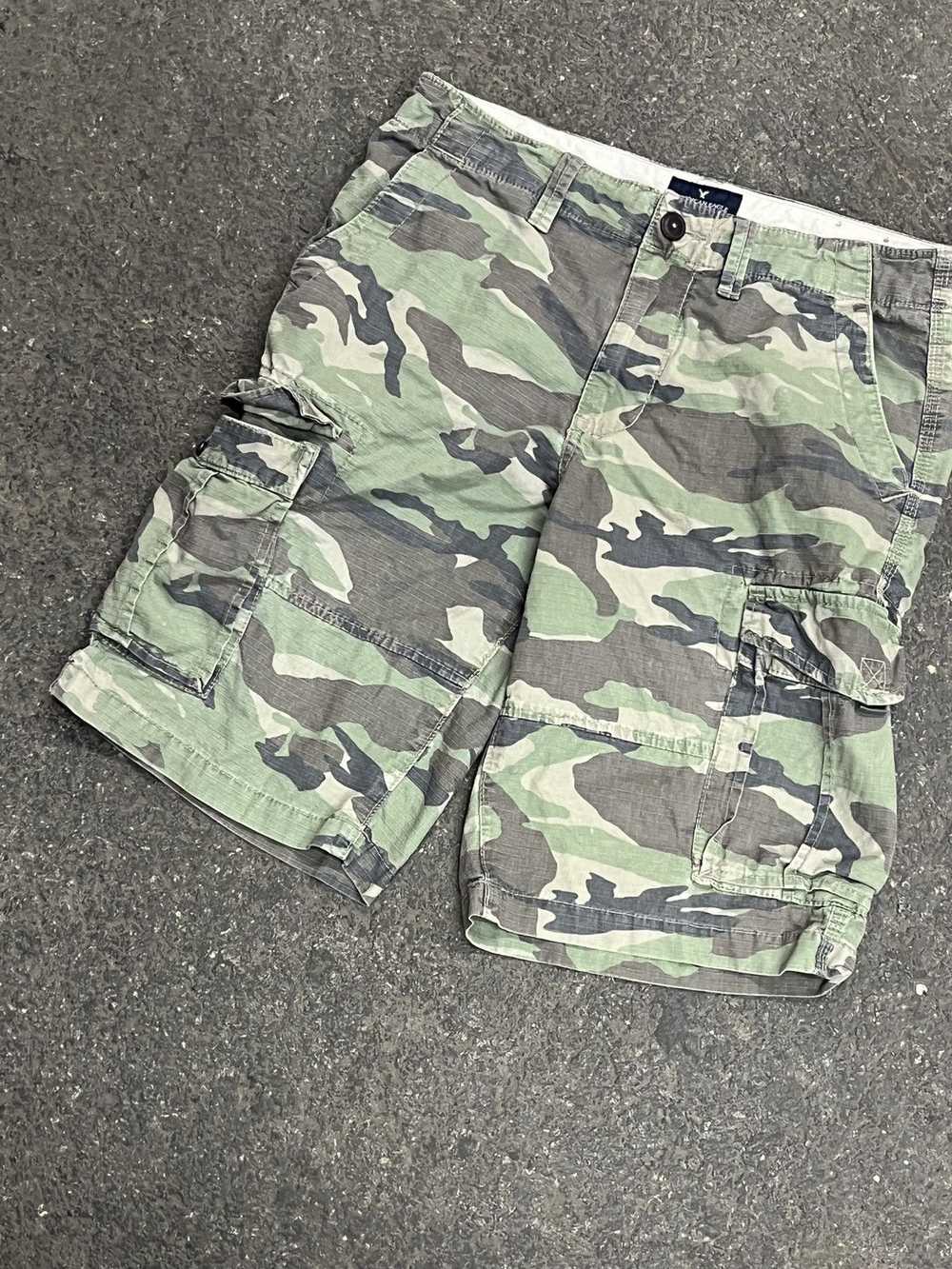 Camo × Streetwear × Vintage Y2K Camo cargo jorts - image 2