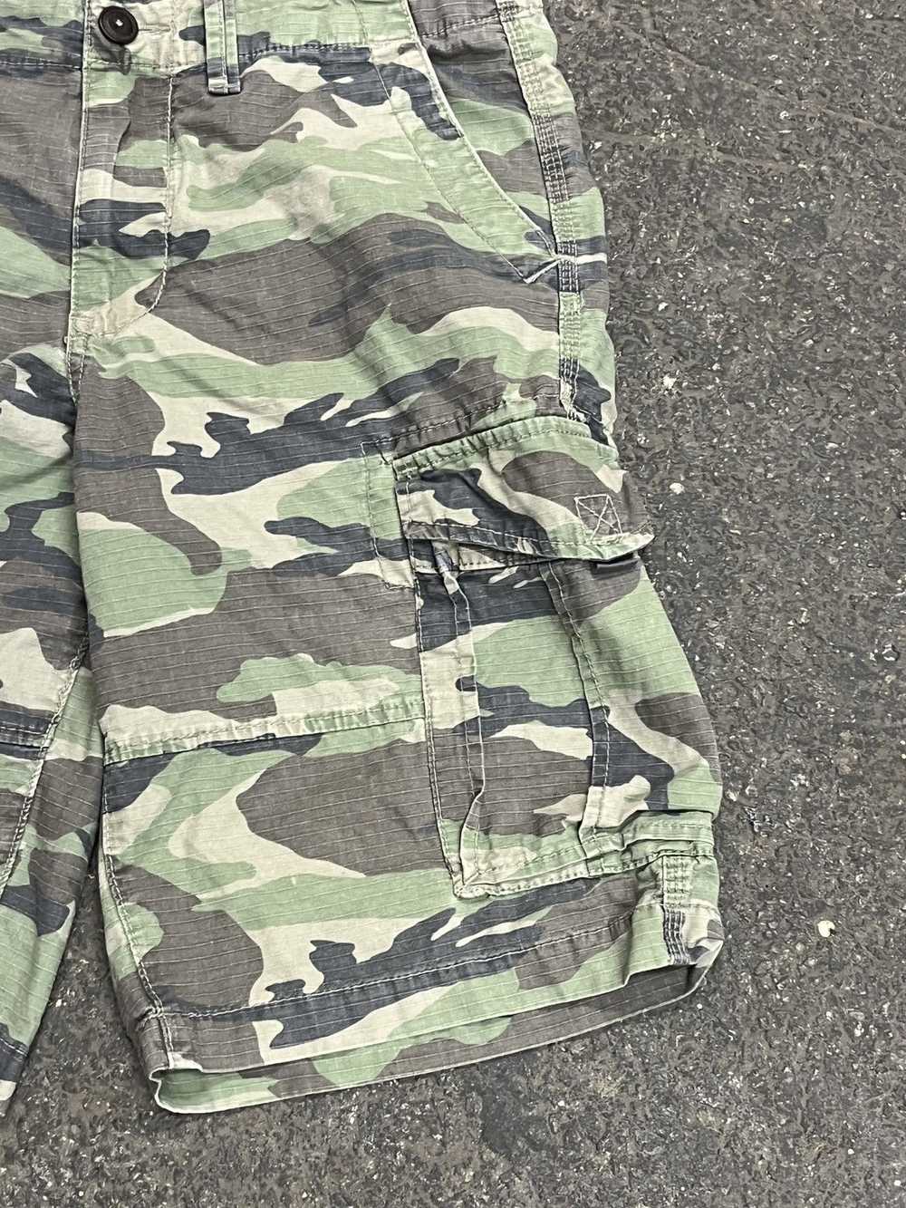 Camo × Streetwear × Vintage Y2K Camo cargo jorts - image 3