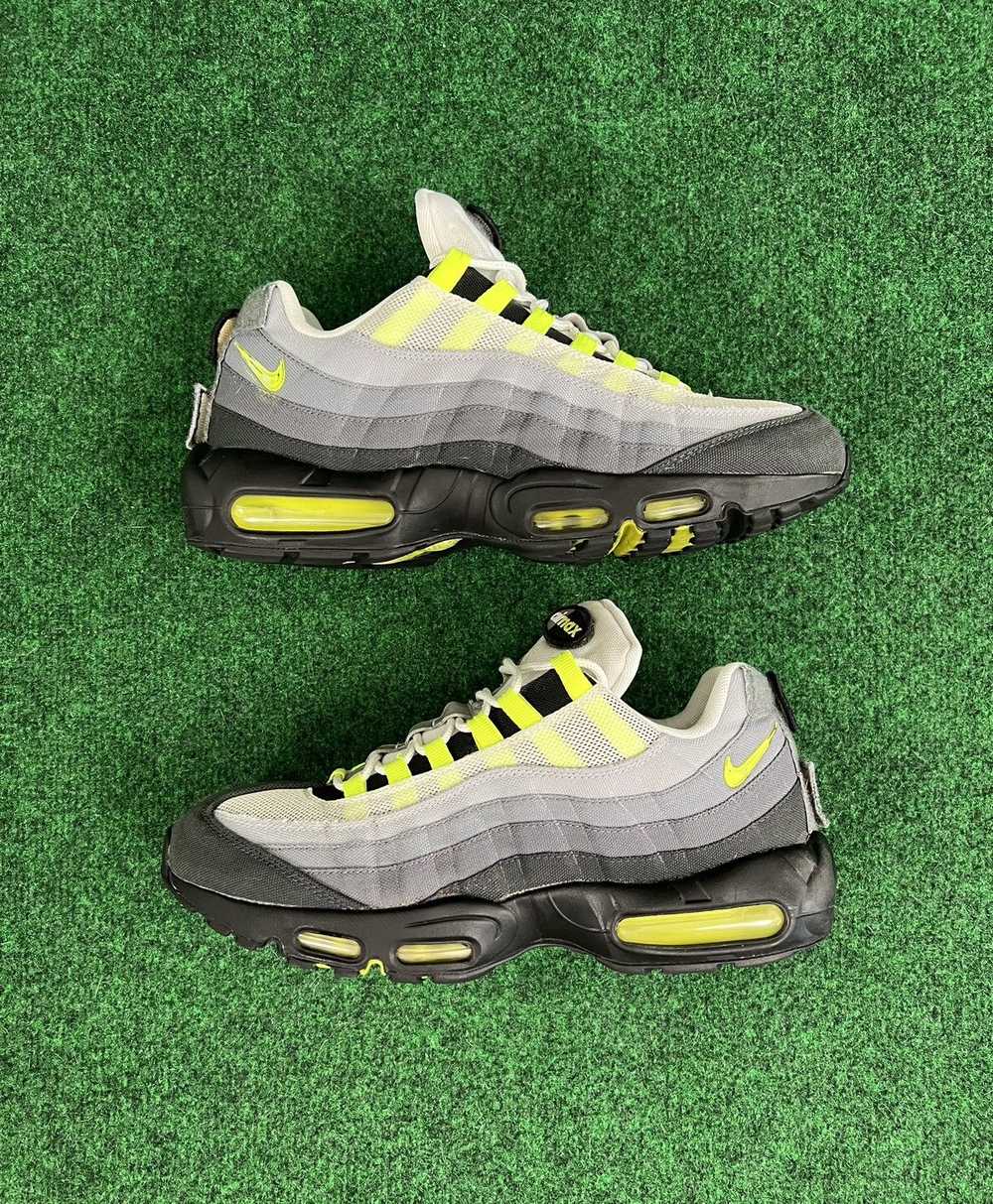 Nike Nike Air Max 95 V SP Sz 11.5 Neon Yellow Vol… - image 2