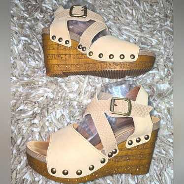 Sbicca Kiana Boho Vintage Collection Leather Rivet