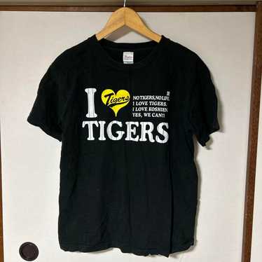 Vintage Hanshin Tigers printed T-shirt.