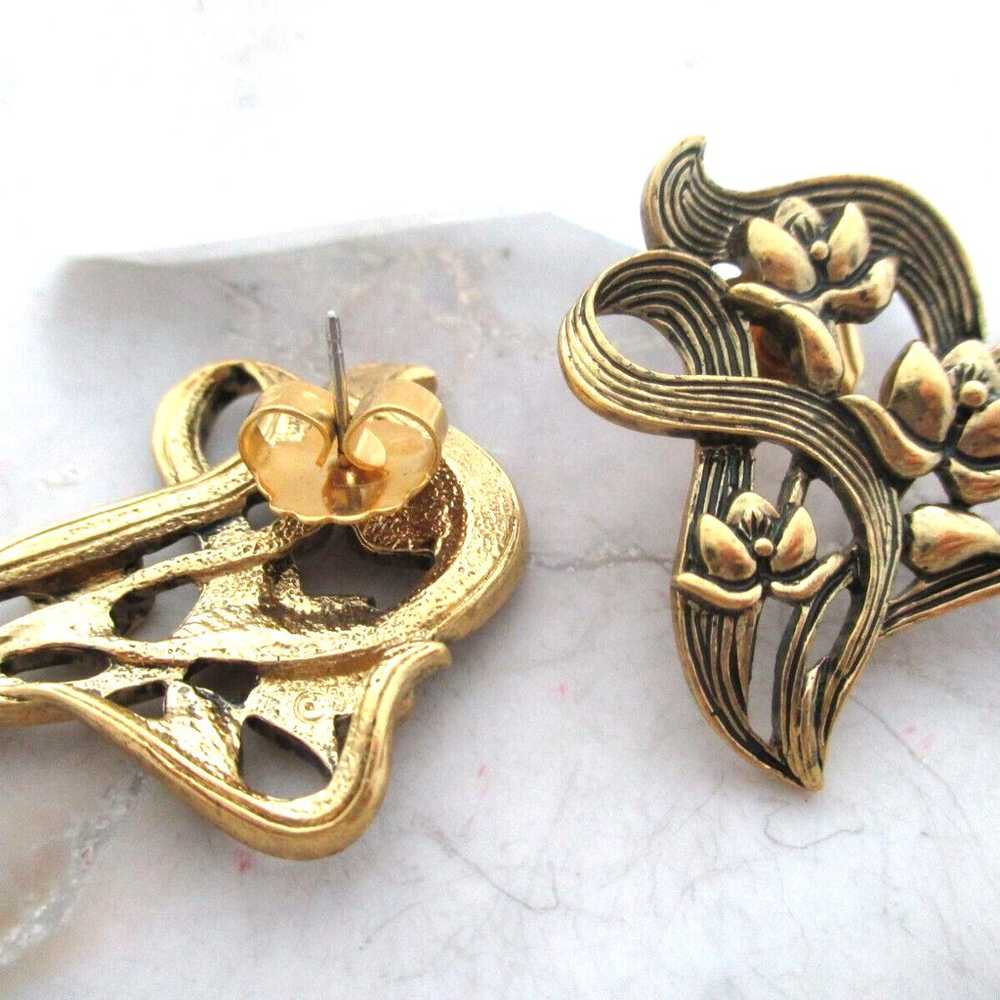 Vintage Avon Antiqued Gold Tone Flower Earrings - image 3