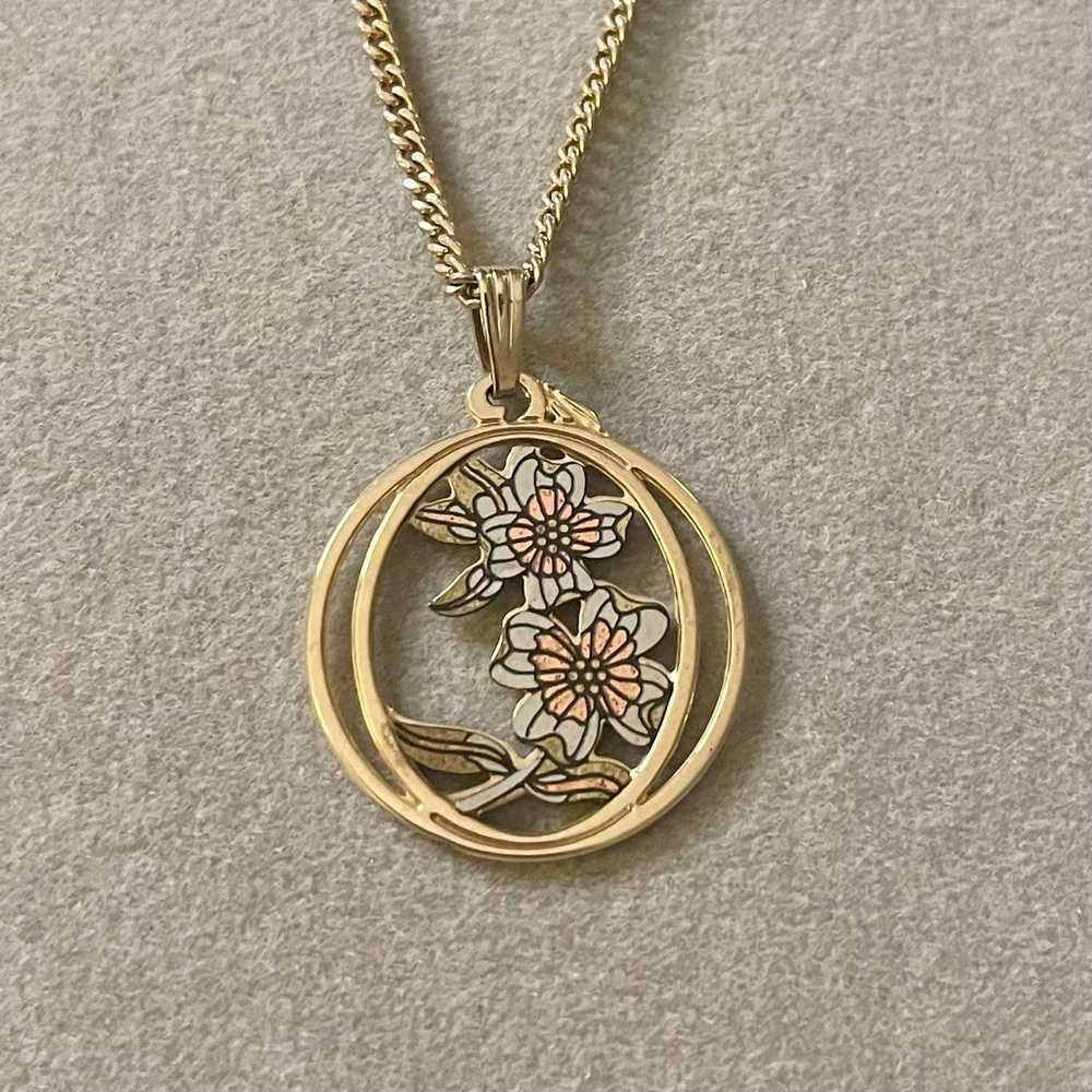 Vintage Round Floral Gold Tone Pendant Necklace - image 1