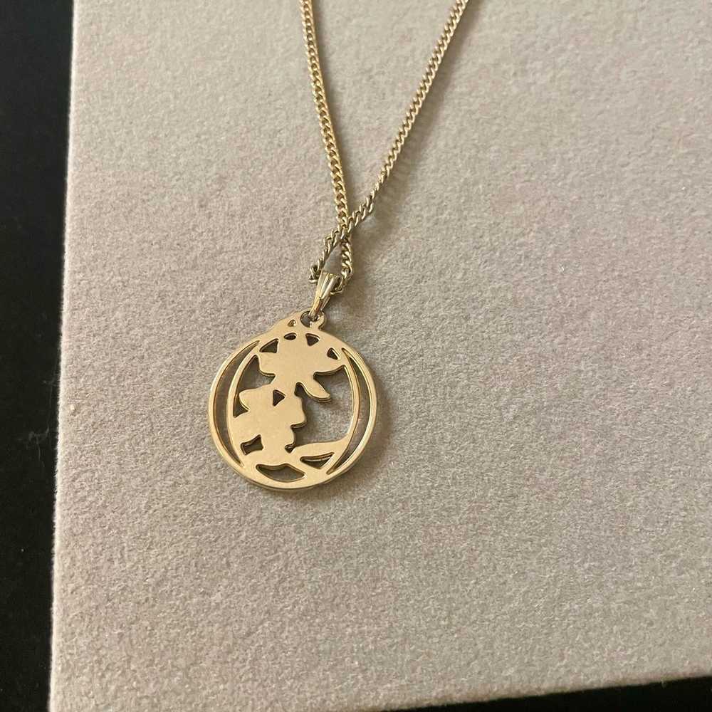 Vintage Round Floral Gold Tone Pendant Necklace - image 3