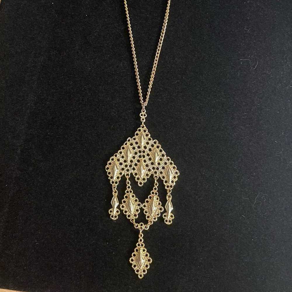 Vintage 70s Gold Tone Chandelier Pendant Necklace - image 1