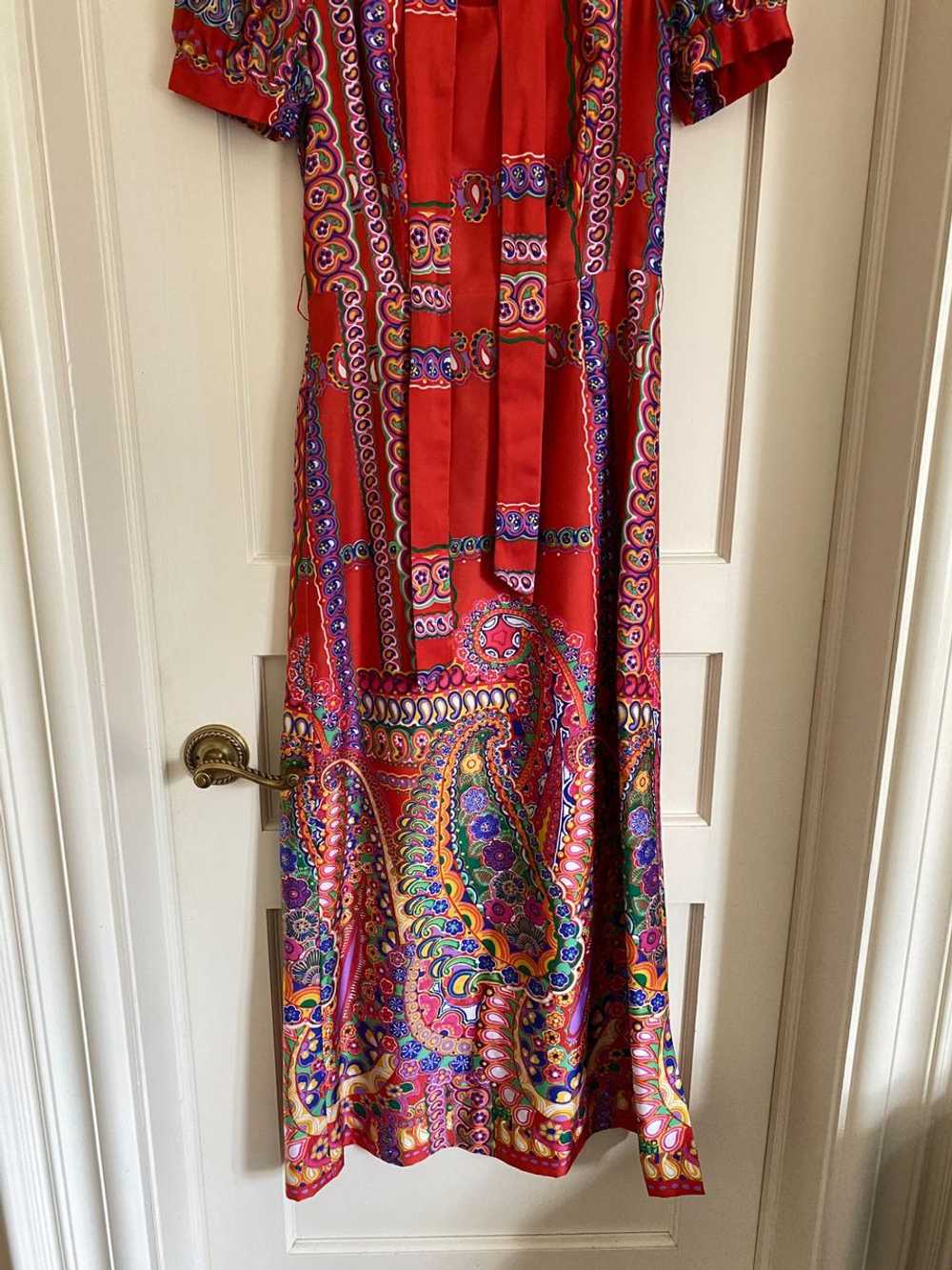 Vera Mont Paris 70s Red Paisley Silk Maxi Dress (… - image 2