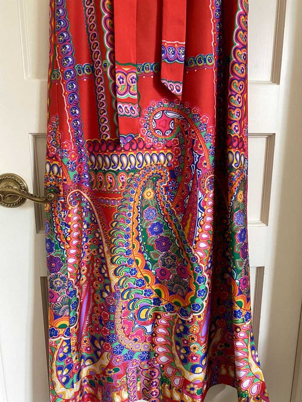 Vera Mont Paris 70s Red Paisley Silk Maxi Dress (… - image 4