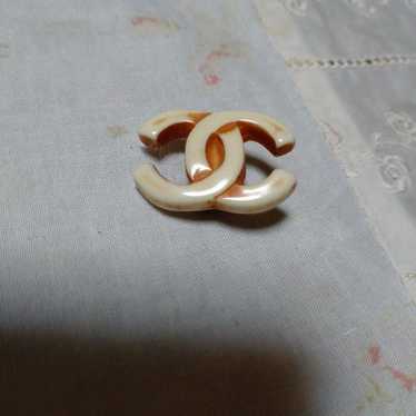 Vintage Chanel earring, one piece.