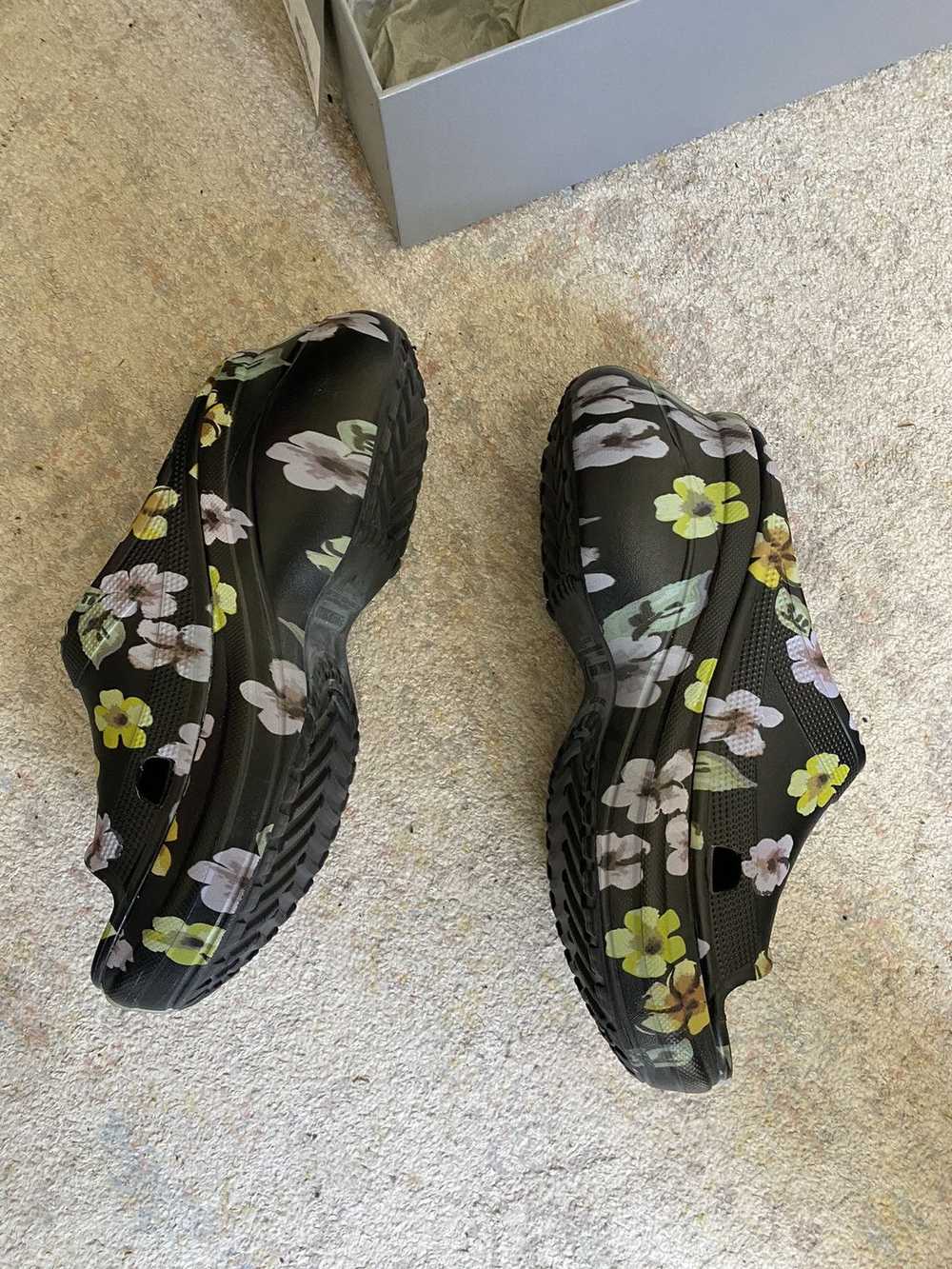 Balenciaga × Crocs Black Floral Pool Slides - image 9