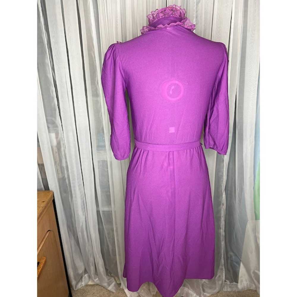 Dress fit and flare 1970’s purple lace collar - image 4