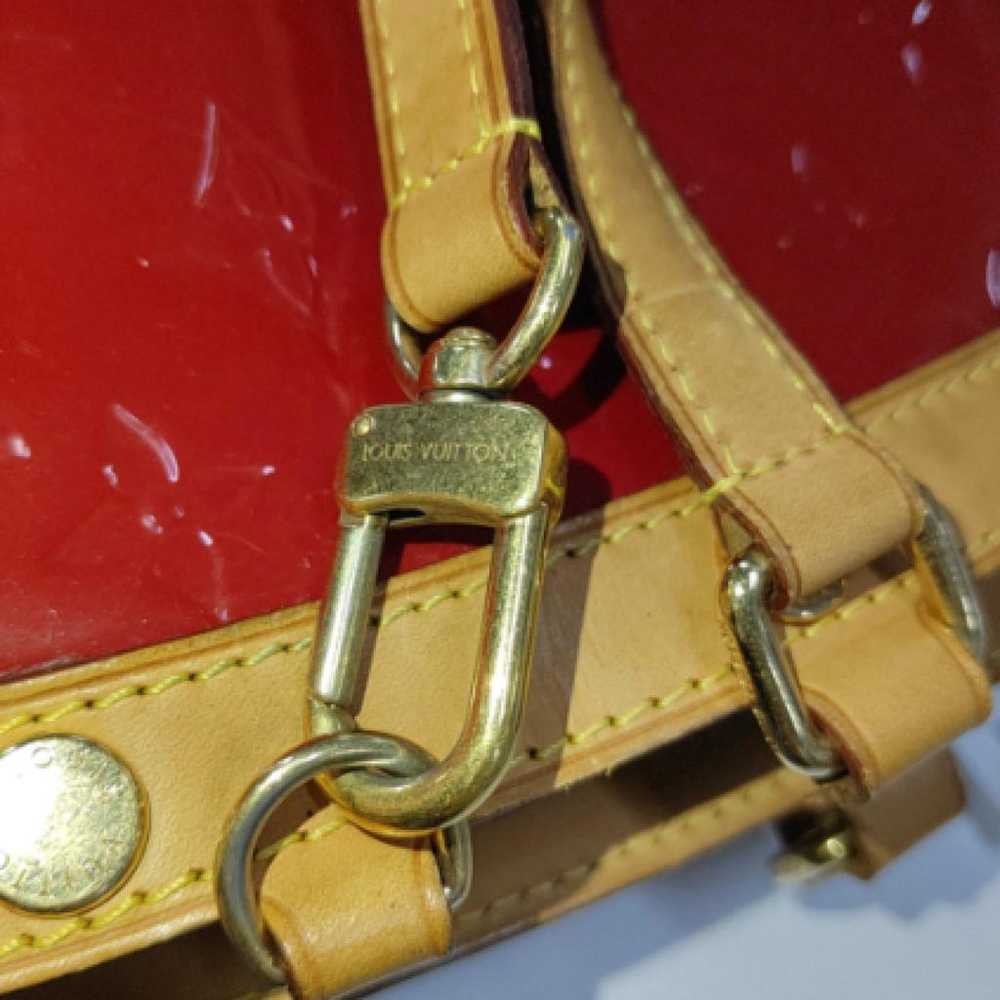 Louis Vuitton Bréa patent leather handbag - image 7