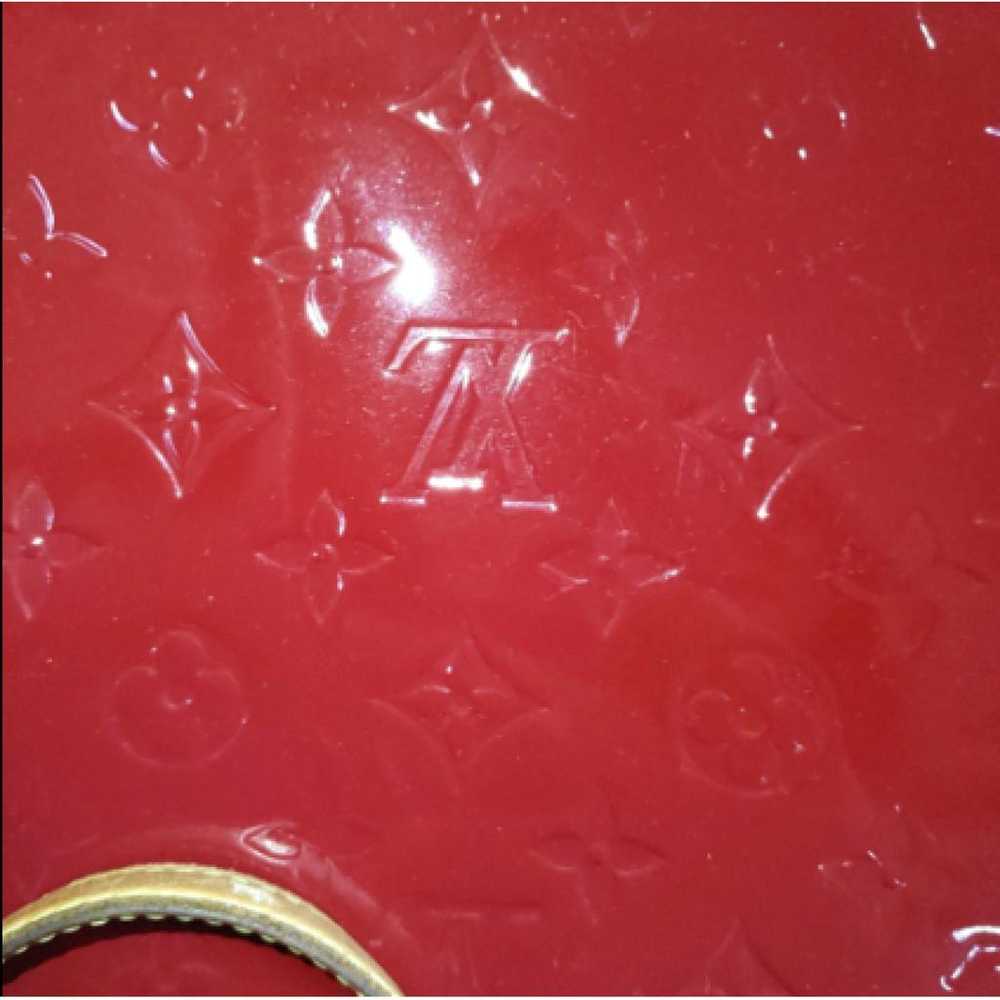 Louis Vuitton Bréa patent leather handbag - image 9