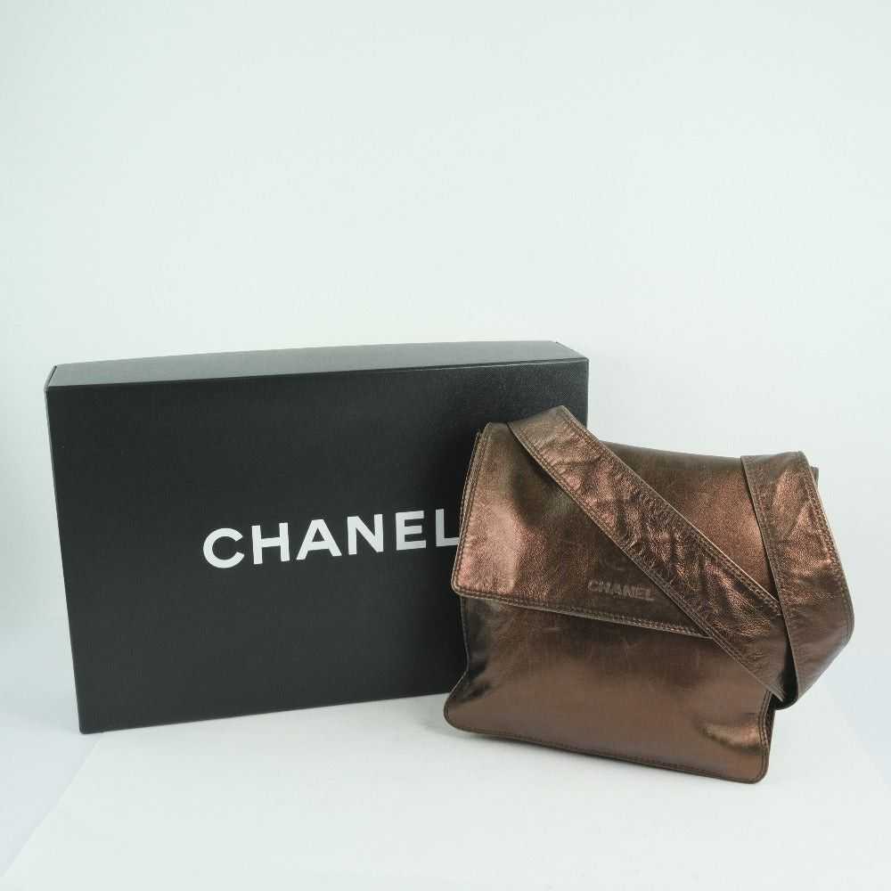 Chanel Brown Leather Shoulder Bag (Pre-Owned) - image 6