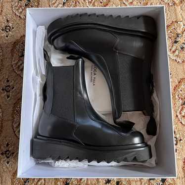 Toga Pulla Toga Pulla black leather boots - image 1