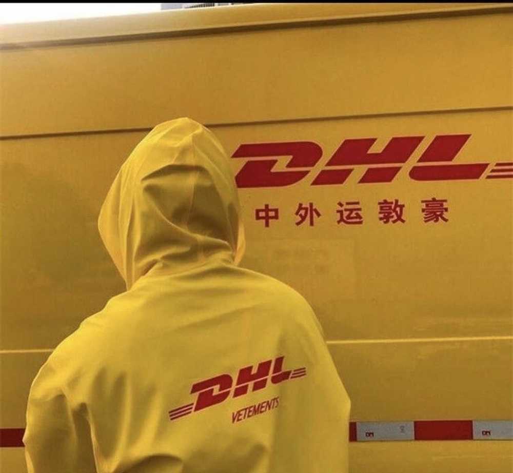 Vetements Vetements x DHL HK EXCLUSIVE RAINCOAT - image 1