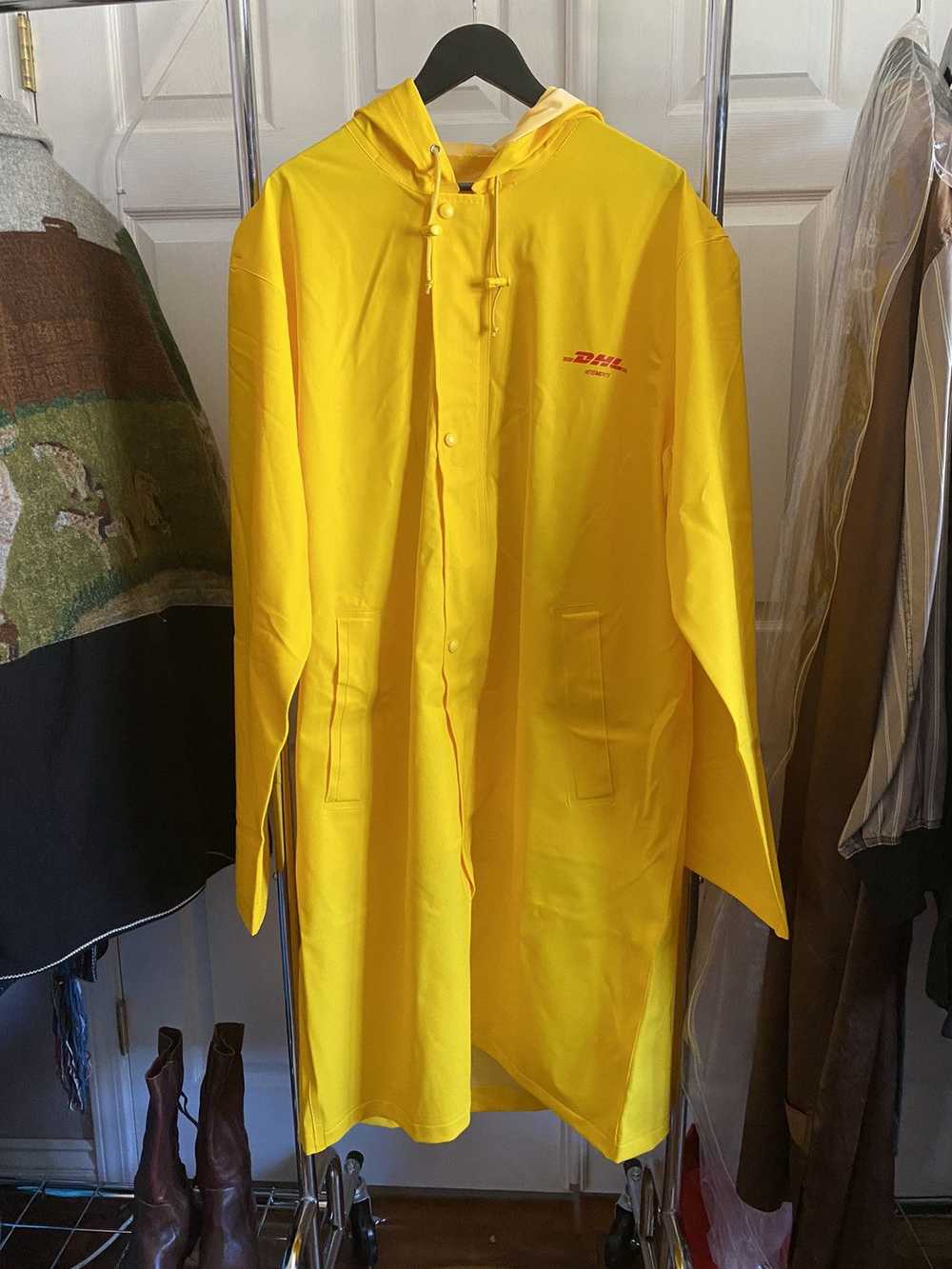 Vetements Vetements x DHL HK EXCLUSIVE RAINCOAT - image 2