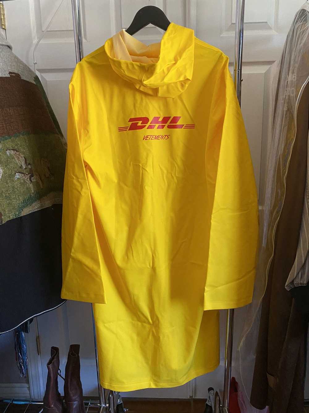 Vetements Vetements x DHL HK EXCLUSIVE RAINCOAT - image 3