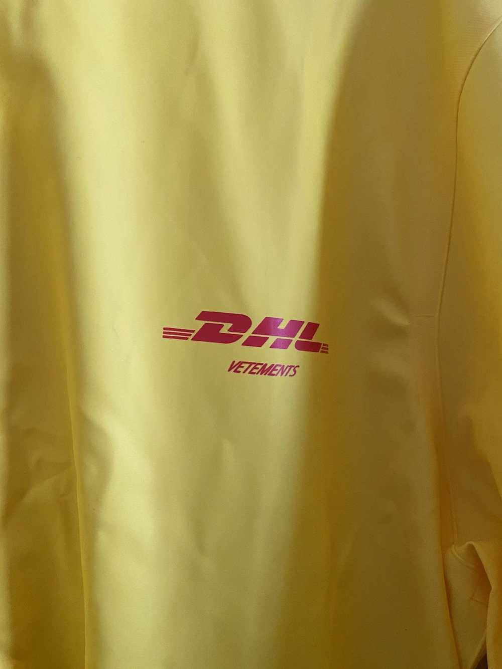 Vetements Vetements x DHL HK EXCLUSIVE RAINCOAT - image 5