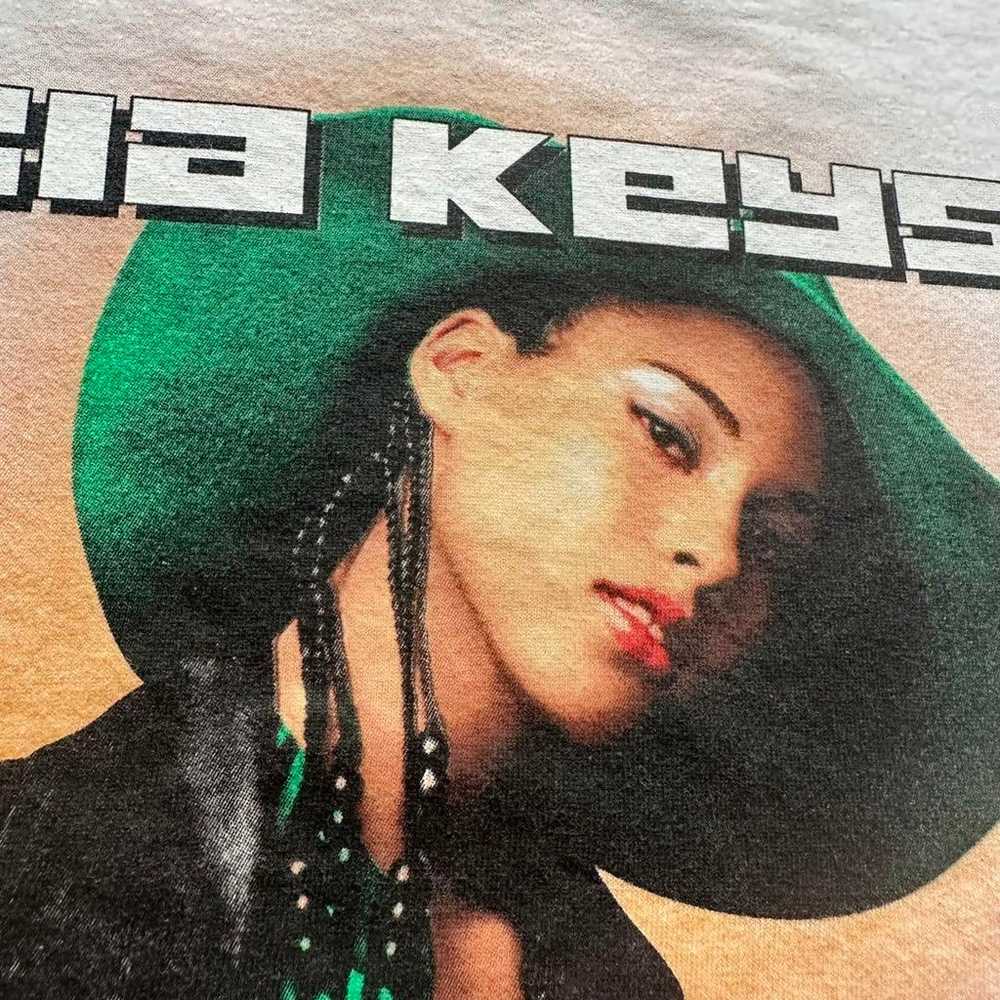 Rare Alicia Keys 2002 Tour Graphic T-shirt. - image 5